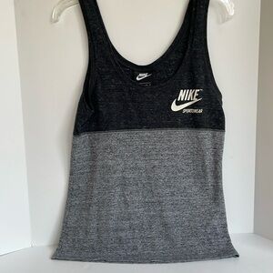 Nike super soft, two-tone tank top size extra small
